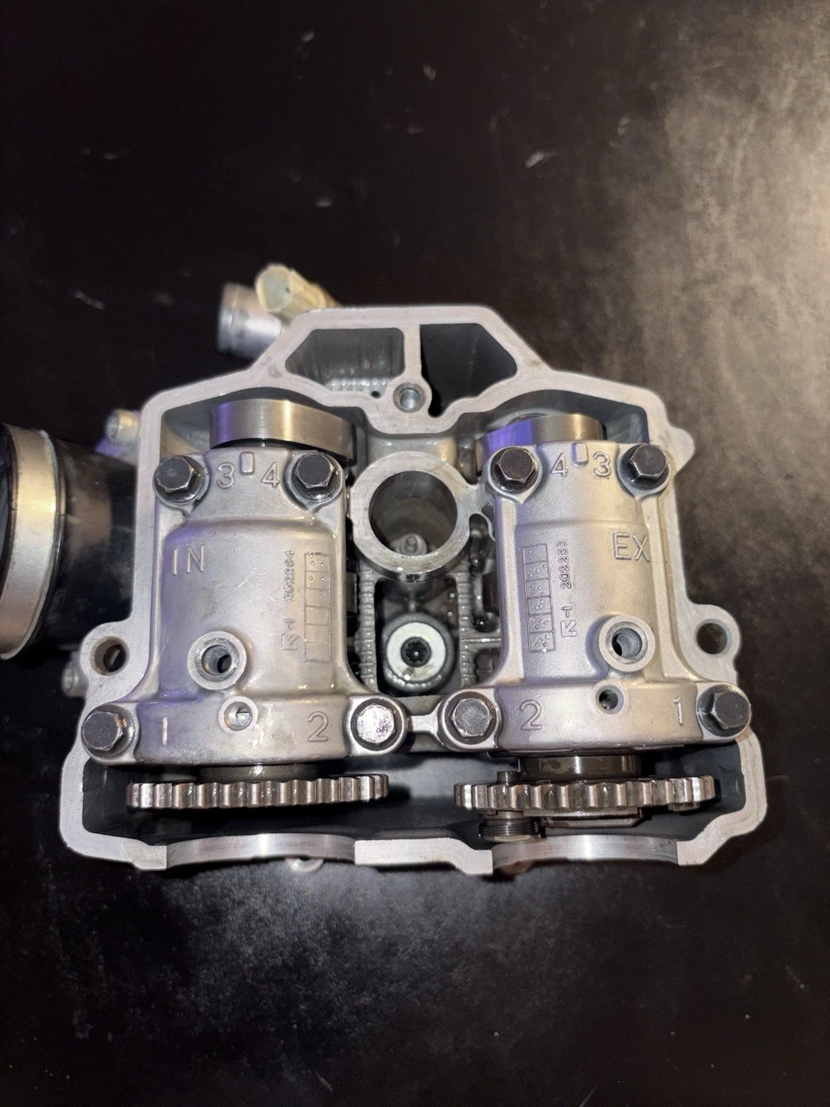 2016 Yamaha YZ450F OEM Cylinder Head Valve Train Assembly Camshaft Caps Tower