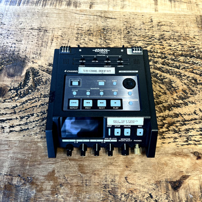Roland R-44 Portable Digital 4 Track Recorder mit Tragetasche