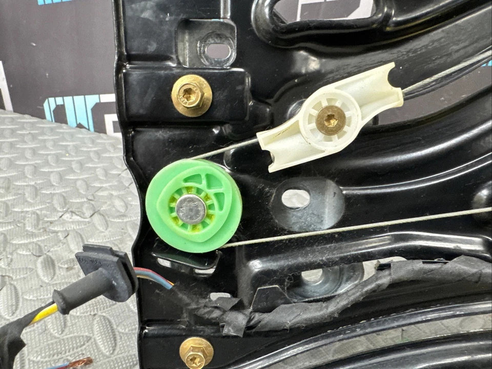 OEM 2001-2006 BMW E46 M3 CONVERTIBLE REGULADOR VENTANA TRASERA DERECHA CON MOTOR Foto 4 de 4