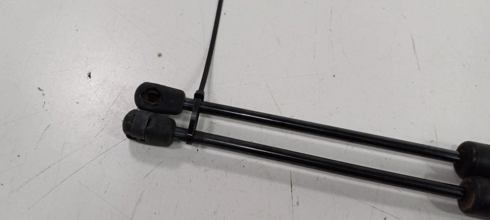 Volkswagen Rabbit hatchback escotilla trasera maletero tapa amortiguador puntal soporte 2006 2007 Foto 3 de 4