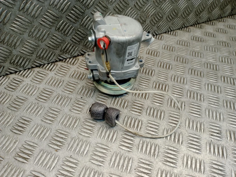 SUZUKI VITARA AC COMPRESSOR 9520170CH0 1999- 2005 - Image 2 of 4