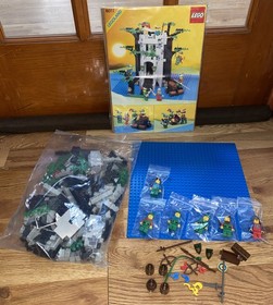 Lego 6077 Castle Forestmen's River Fortress Complete w Mini-figures & manual