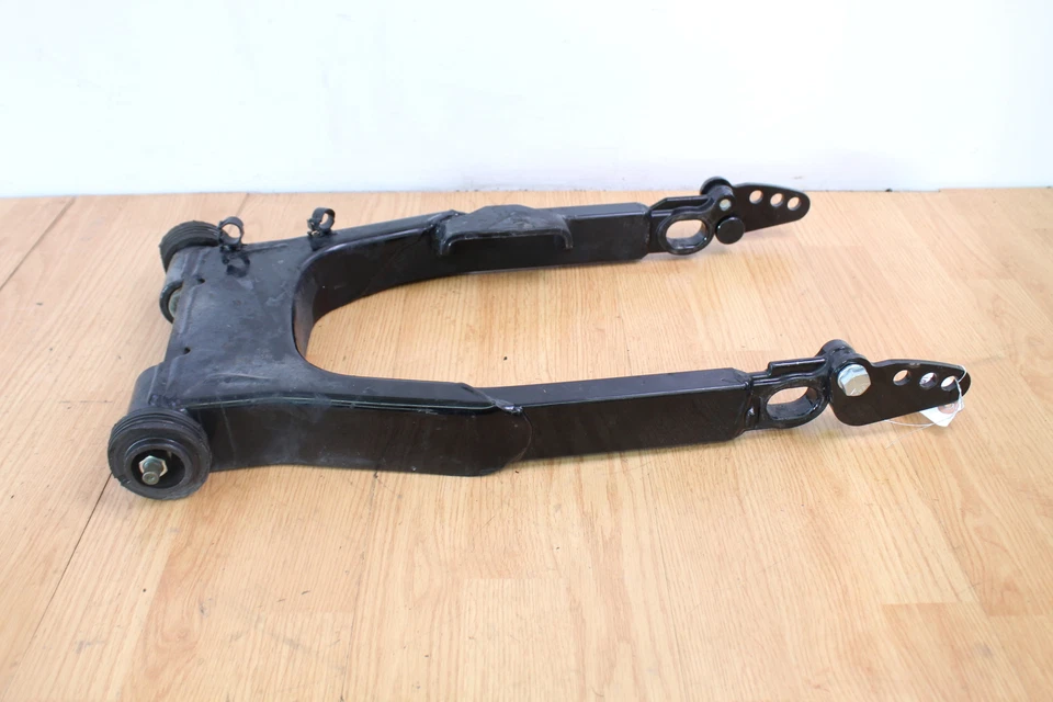 2006 HARLEY DAVIDSON ELECTRA GLIDE FLHT Swingarm - Image 3 of 4