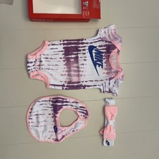NWT NIKE 3-piece set bodysuit, bib, headband/bow tie dye 6-12 months