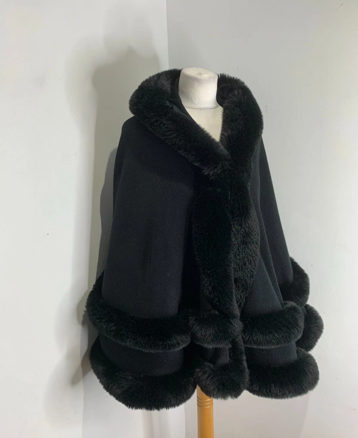 POPSKI London poncho cape shawl OS VGC faux fur black classic races apres ski