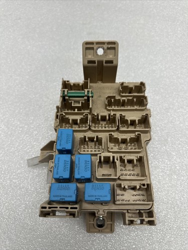 2006-07 Toyota Sequoia SR5 Fuse Box Cabin 4.7L,V8, 2WD, 2UZFE OEM