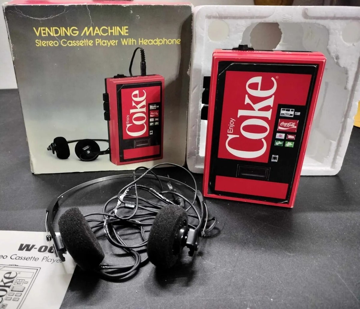 特価、レトロ　コカ・コーラ音響機器 Vintage Coke Vending Machine Stereo Cassette Player with
