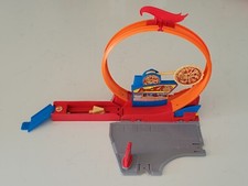2014 Hot Wheels City Speedy Pizza Play Set Lo...