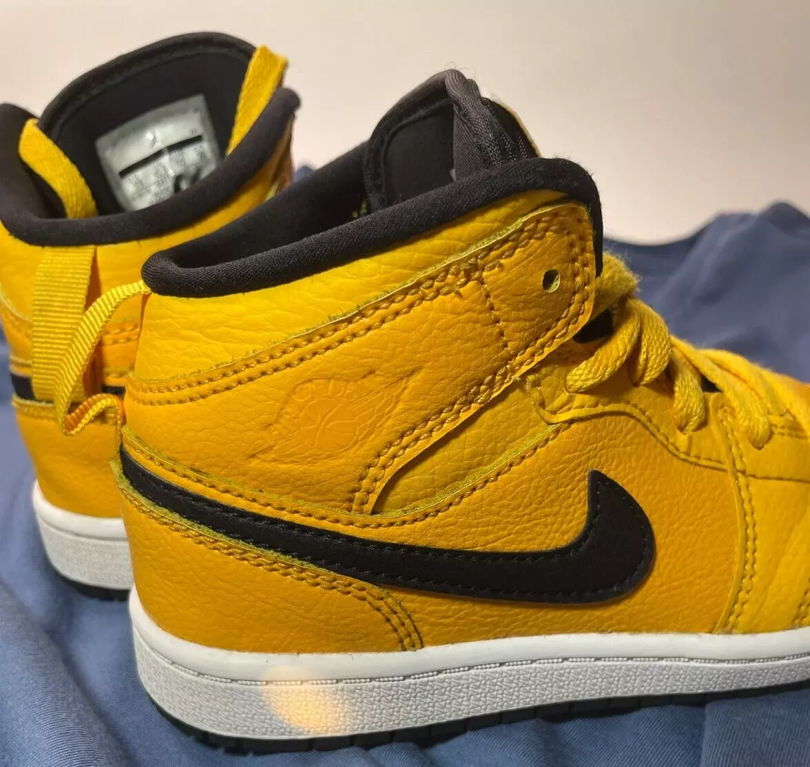 Jordan 1 mid university gold best sale black