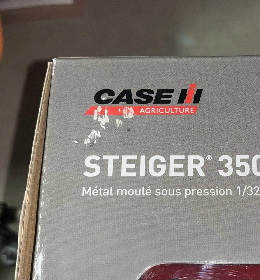 ERTL Case IH Steiger 350 Quadtrac  2013 Farm Show Edition Tractor 1/32 - Image 4 of 4