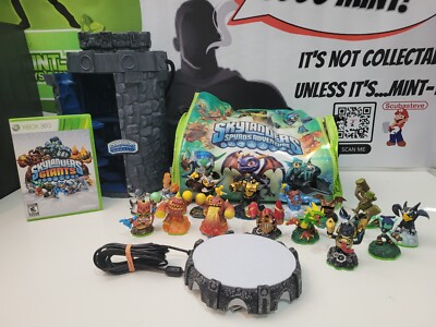 Activision Skylanders Lot Of 16 Figures 2 portals w/ Carrying Bag & Castle Case