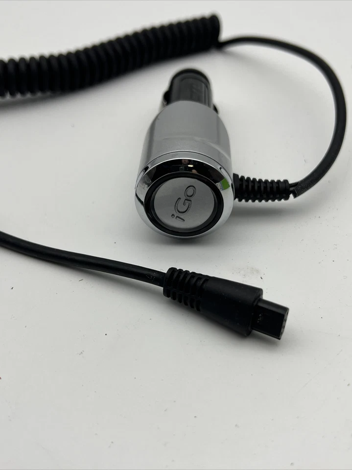 iGo Universal Car Vehicle Power Charger w/New box of Samsung Igo powered tips - Image 3 of 4