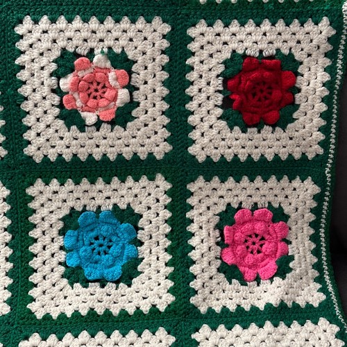 Vintage Handmade Crochet Afghan Throw Granny Square 3D Roses Flowers - Picture 7 of 21