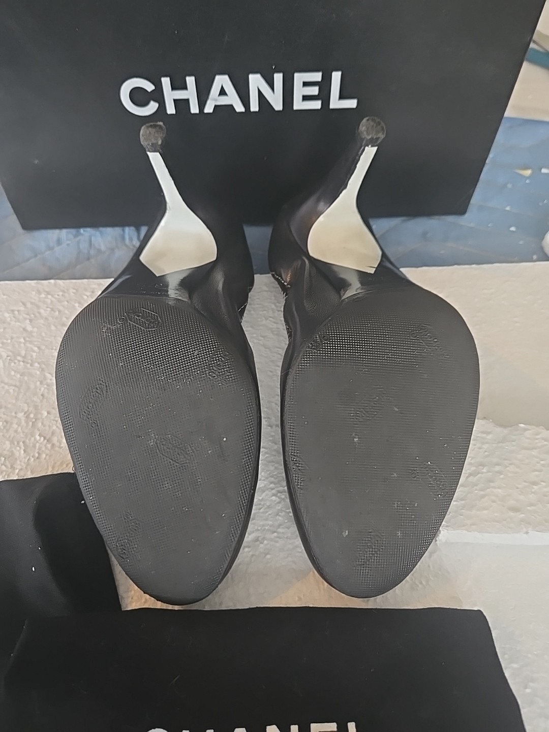 Authentic Chanel Leather Escarpin Cap Toe Pumps CC Logo Size 37.5 Black White thumbnail 18