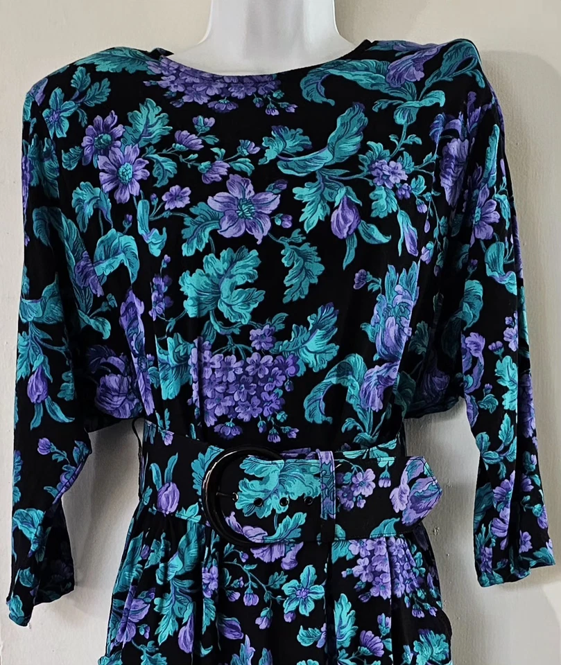 Vintage “All That Jazz” Floral Rayon Dress Sz 5/6 – Made in USA – 80s/90s Belted - Image 3 of 4