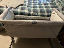Chicco Next2Me Bedside Crib, Co-Sleeping Baby Cot with Mattress