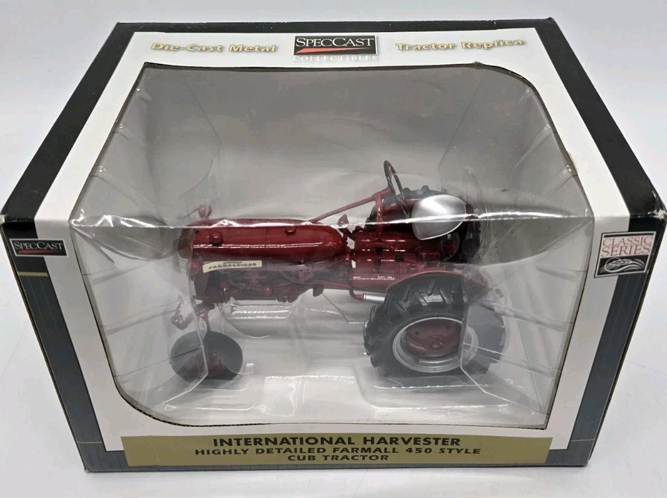 SpecCast Classic COSECHADORA INTERNACIONAL Farmall 450 Style Cub Tractor 1/16 Nuevo en caja Foto 3 de 4