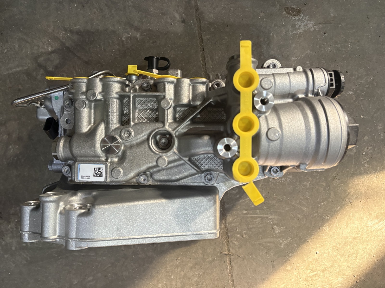 A4730904452 - Genuine Detroit Diesel Fuel Filter Housing thumbnail 2