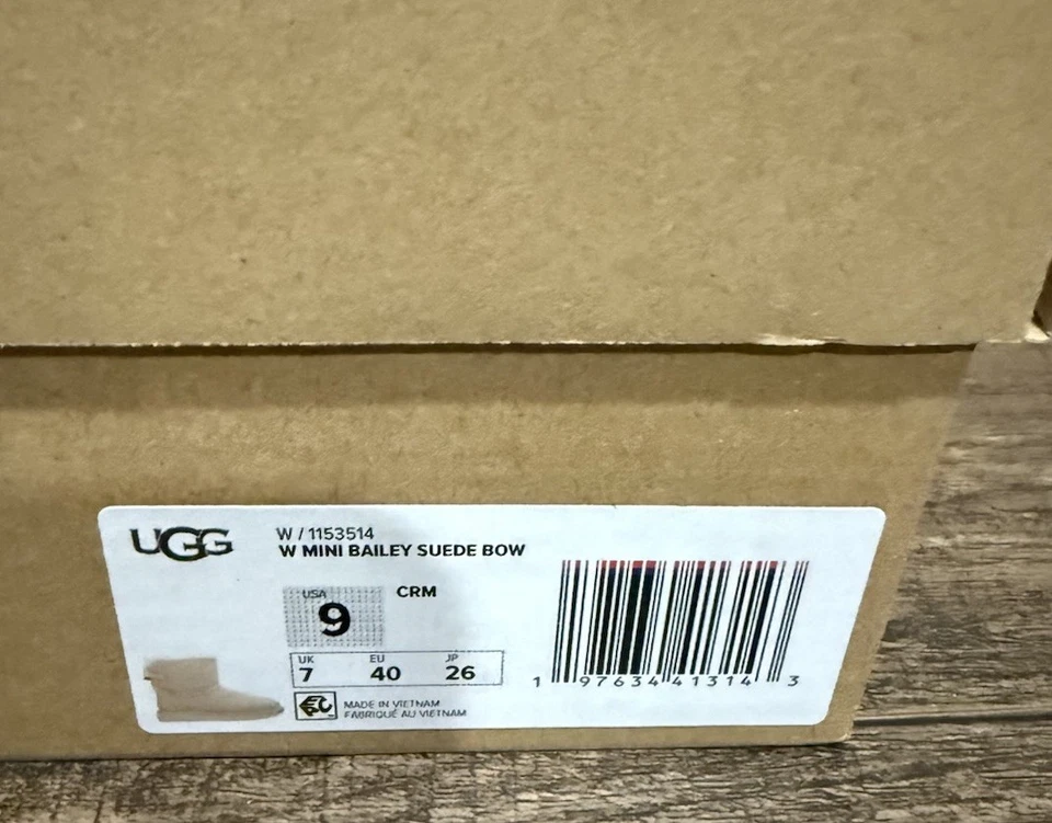 NUEVO EN CAJA Bota con lazo de gamuza Mini Bailey UGG para mujer CRM crema marfil Foto 2 de 4