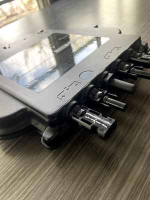 APsystems DS3-L Microinverter   Dual-module, high-efficiency, smart-ready.