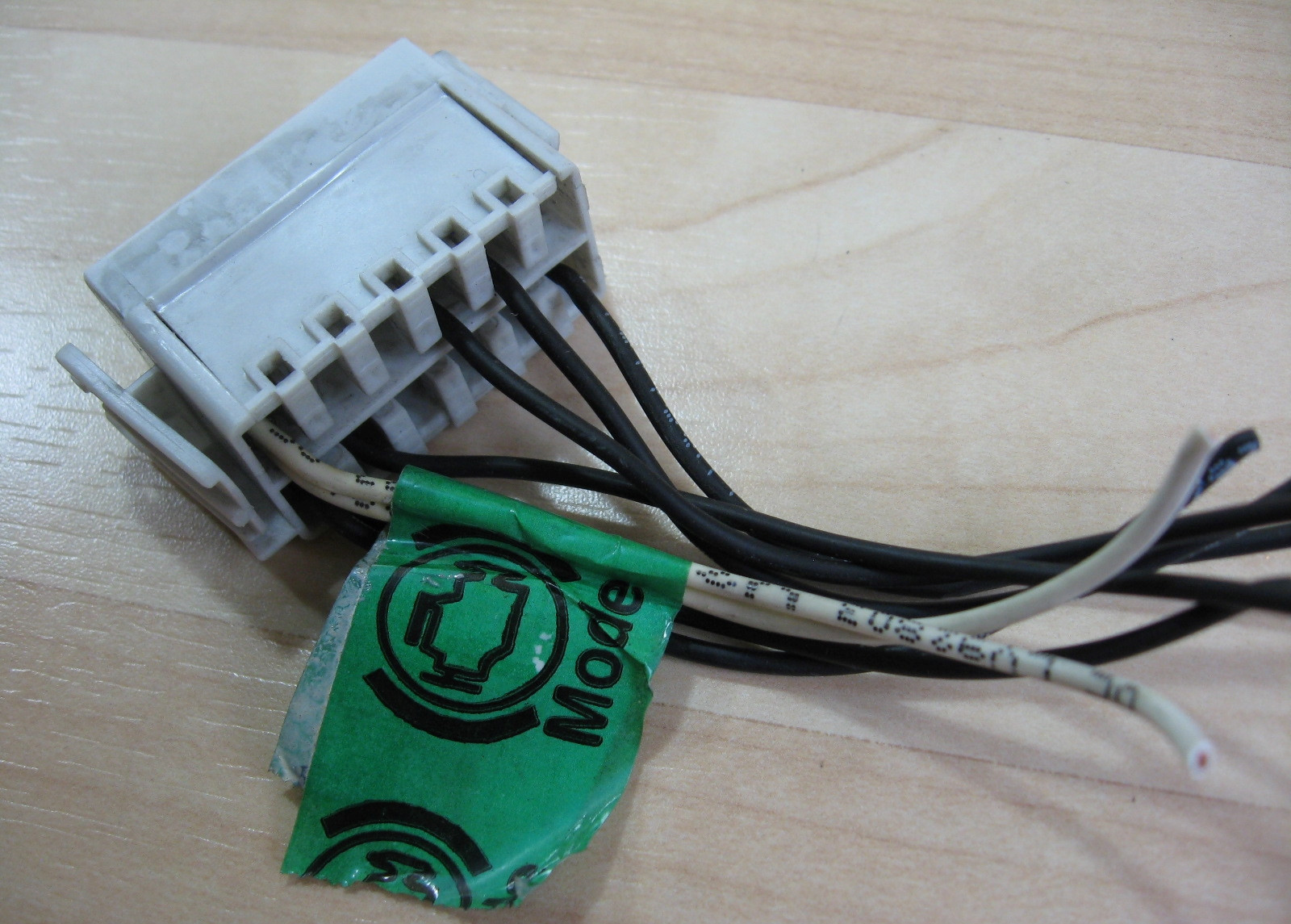 Volvo VNL 8159826 Connector w/ Wiring for Engine Brake Mode Switch 