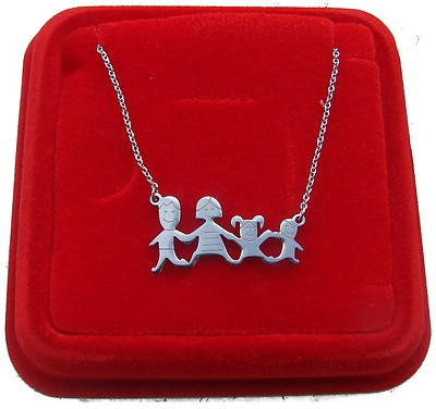 MICMIF Collana Famiglia Ciondolo Medaglione Cuore Personalizzato in Acciaio Inossidabile Per Mamma Donne e Ragazze, Religioso Sacra Famiglia Ciondolo con Portafoto Personalizzate Foto Locket