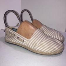 women  s Nautica size 6 flats beige and white