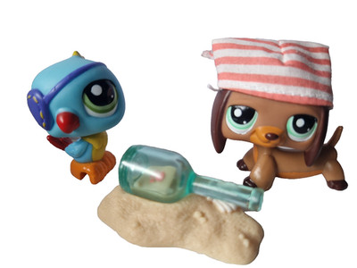 Littlest Pet Shop LPS parrot #1949 and dachshund #1950 pirate set