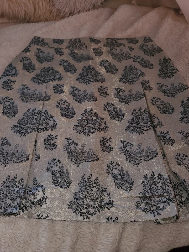 Vintage Miu Miu Silk Brocade Silver and Black Floral Print Box Pleat Skirt  42 - Image 2 of 4