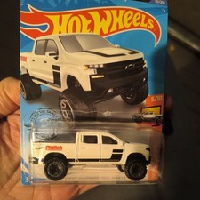 Hot Wheels Hot Trucks Series 19 Chevy Silverado Trail Boss Lt 151250 White