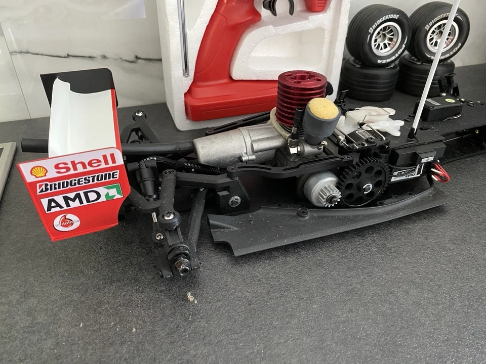 Kyosho 1:8 Nitro F1 2004 RC Modell Set Bausatz Rarität - Bild 4 von 4