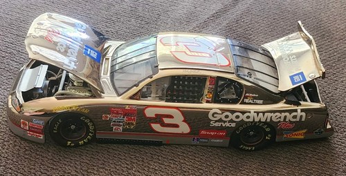24K NASCAR Dale Earnhardt #3 GM Goodwrench Service Plus 2001 Monte Carlo 1/24