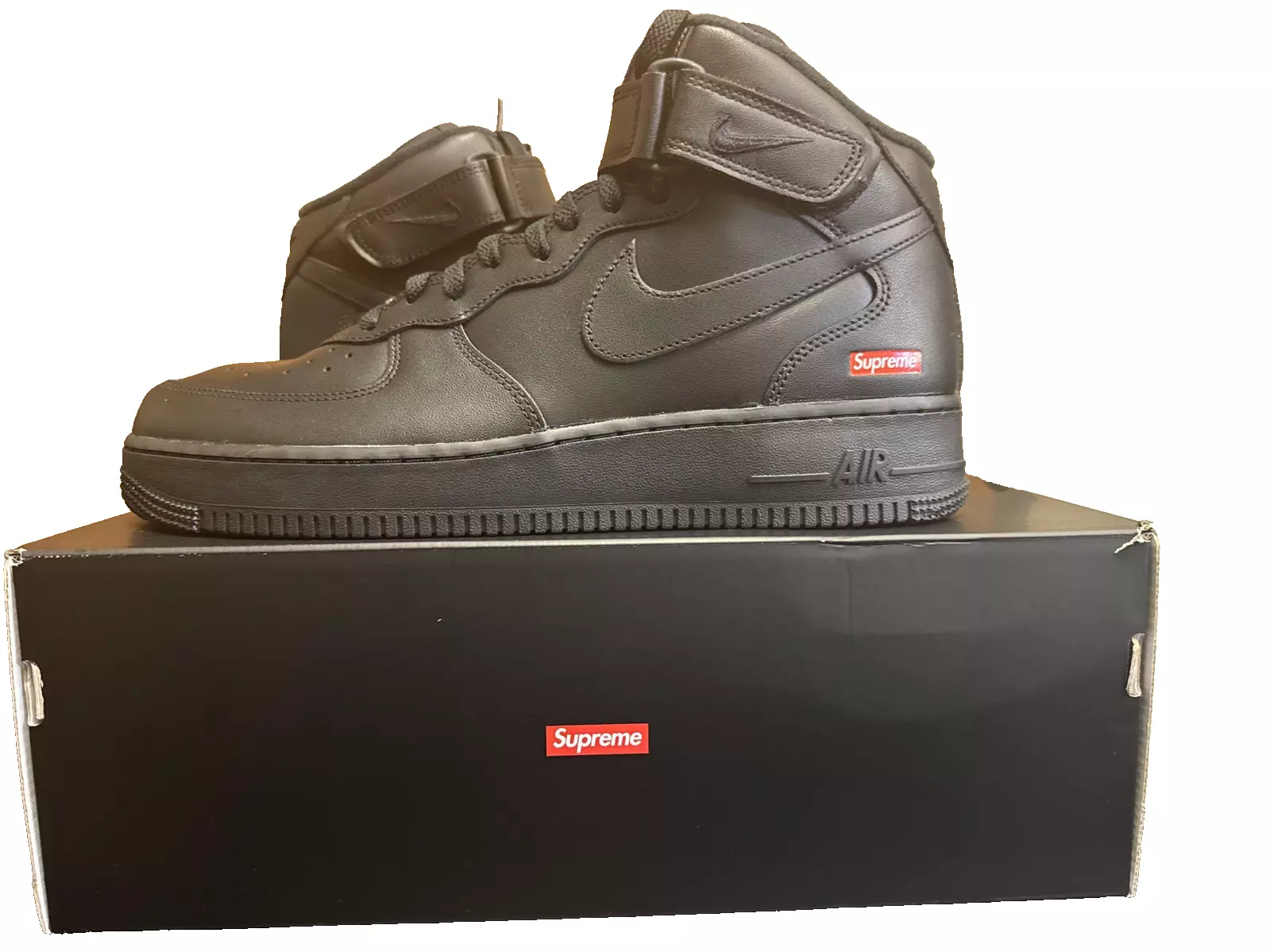 Baskets moyennes Supreme Air Force 1 avec boite taille 11 homme triple noir FZ8784