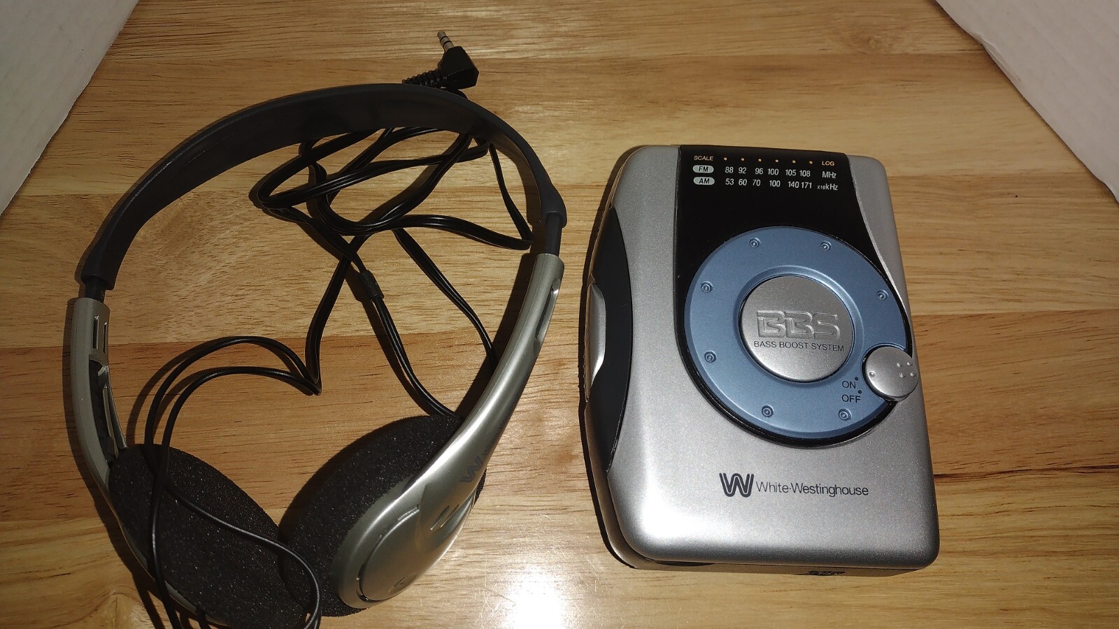 Westinghouse Bass Boost Portable AM FM Cassette Player Headphones Auto Stop