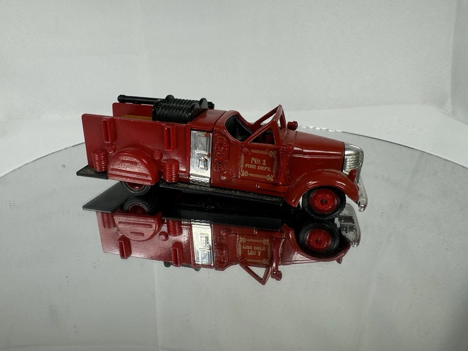 1939 Ward LaFrance Fire Truck No HF 430 High Speed Die Cast Truck 1:64 Scale - Image 3 of 4