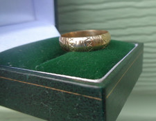 Gold Wedding Patterned Ring Band 9ct Yellow Gold  hallmark 1977 London   size M