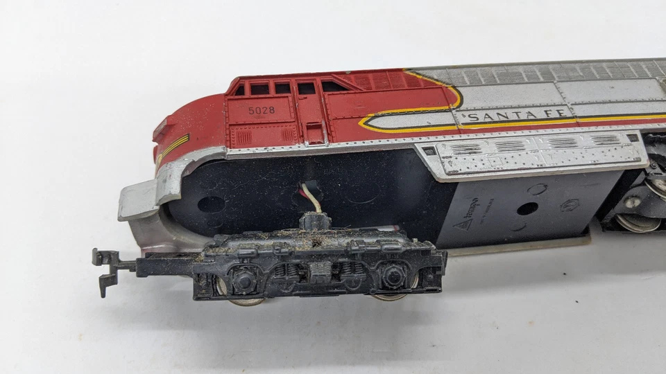 AHM TEMPO HO: c-liner SANTA FE #5028, RED, For REPAIR! Vintage - Image 2 of 4