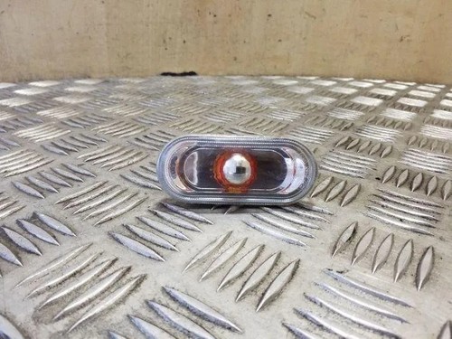 VW CADDY II Variant 9K9B Kotflügelblinker vorne links 2K0949117B 2.00 26205842