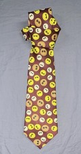 CISSA Burgundy/Yellow Smiley Geometric Pattern Men's Pointed Necktie Tie