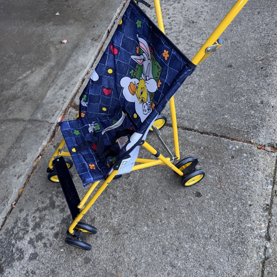 Baby Looney Tunes Unbrella Stroller Tweety Bird Bugs Bunny Excellent Condition - Image 2 of 4