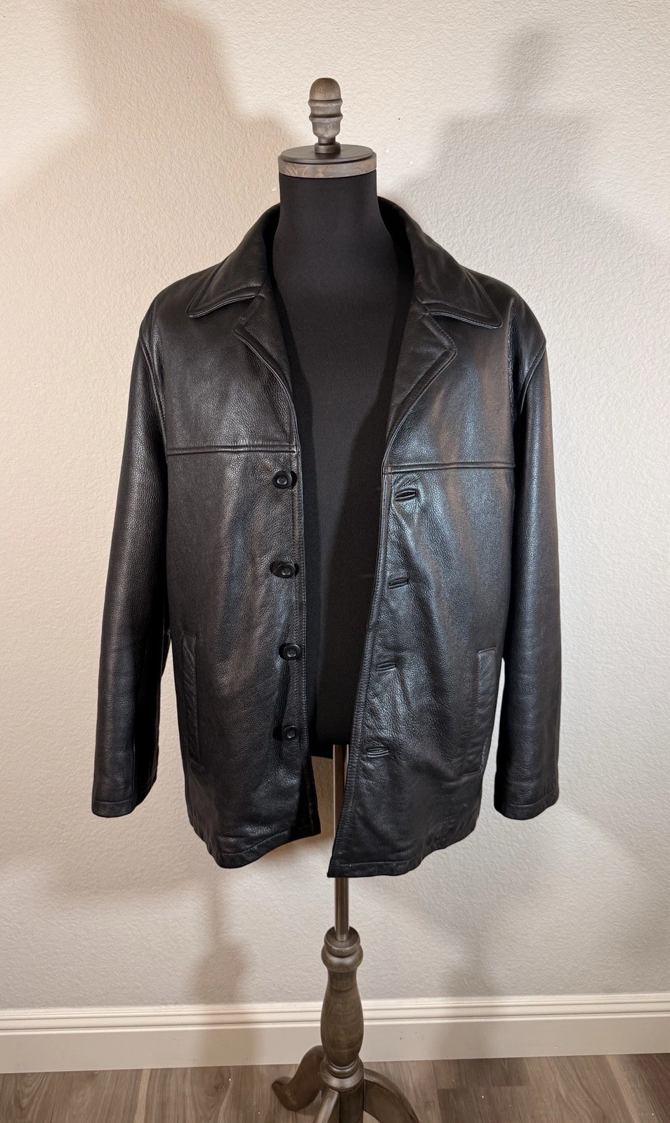 M. Julian Wilson's Leather Jacket. Size L. Thinsulate Ultra Removable Insulation
