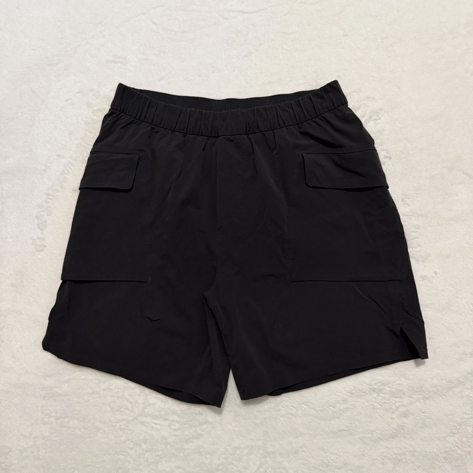 Lululemon Men's Black Classic Athletic Fit Hiking Cargo Shorts 6" Inseam Sz 26