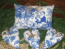 French Country Christmas Santa Claus Fabric Sign Sitter 3 Hearts Wreath Accents