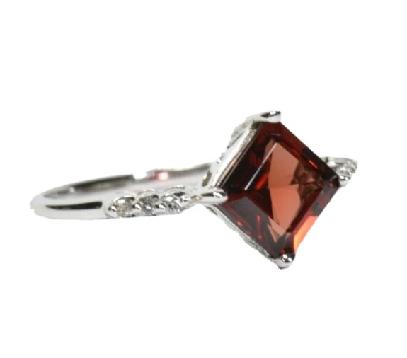 Pyrope 2024 garnet ring