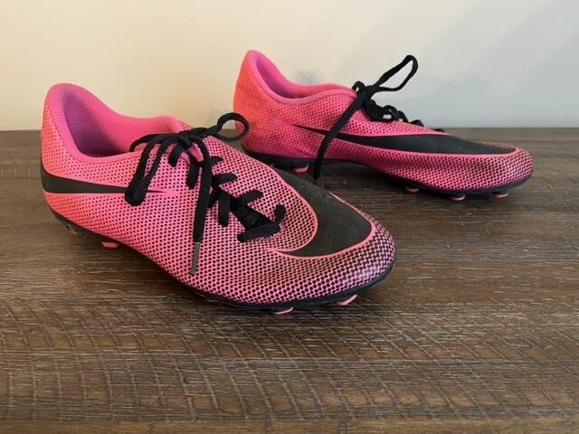 nike pink bravata junior soccer cleats