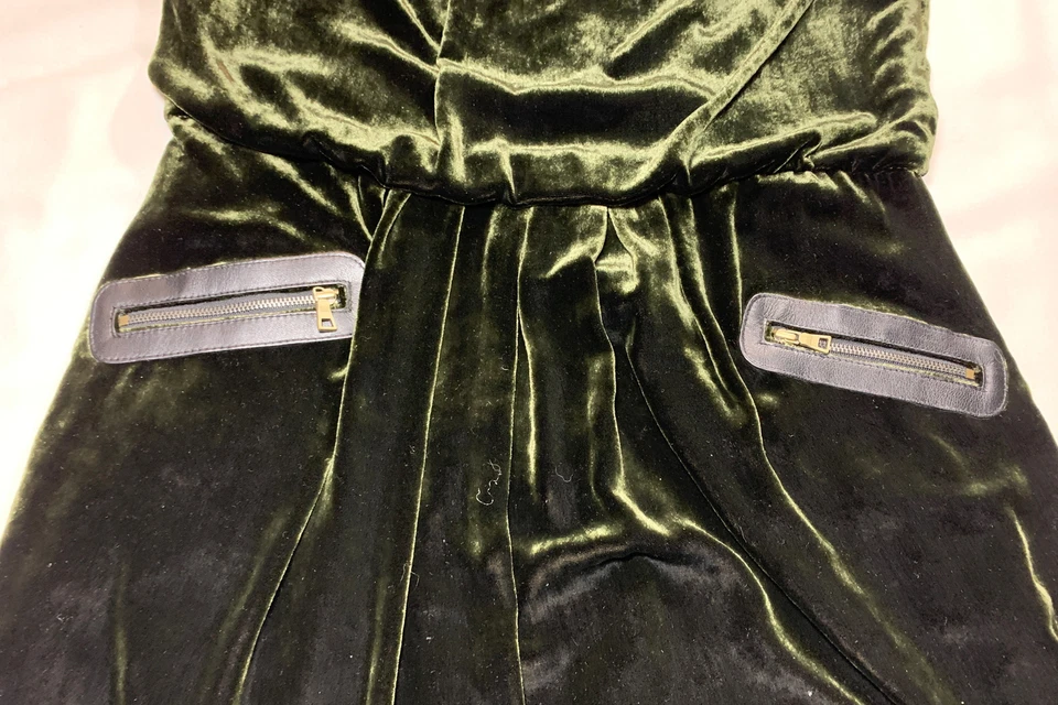 Vestido CYNTHIA STEFFE TALLA 6 Terciopelo Verde con Borde de Cuero Hecho en EE. UU. Foto 3 de 4