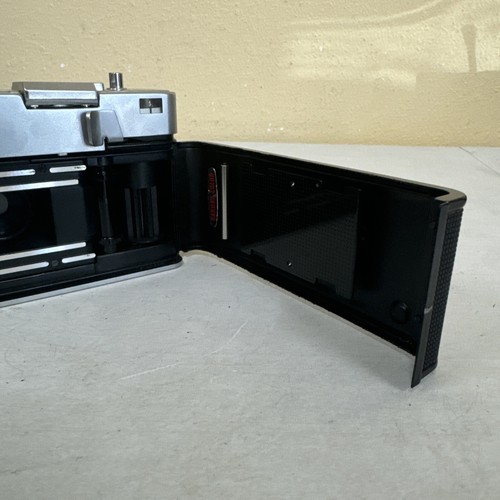 KONICA EE MATIC Deluxe F Camera w/ HEXANON 42mm 1:2.8 Lens Tested Functional - Picture 7 of 11