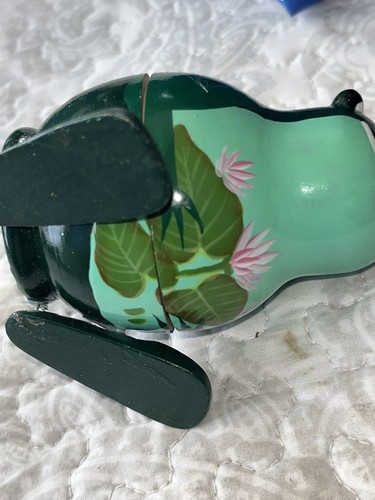 🎁NEW Bits and Pieces Nesting Unique Family Of Frogs Doll Set of 5 Hand Painted - Picture 3 of 11