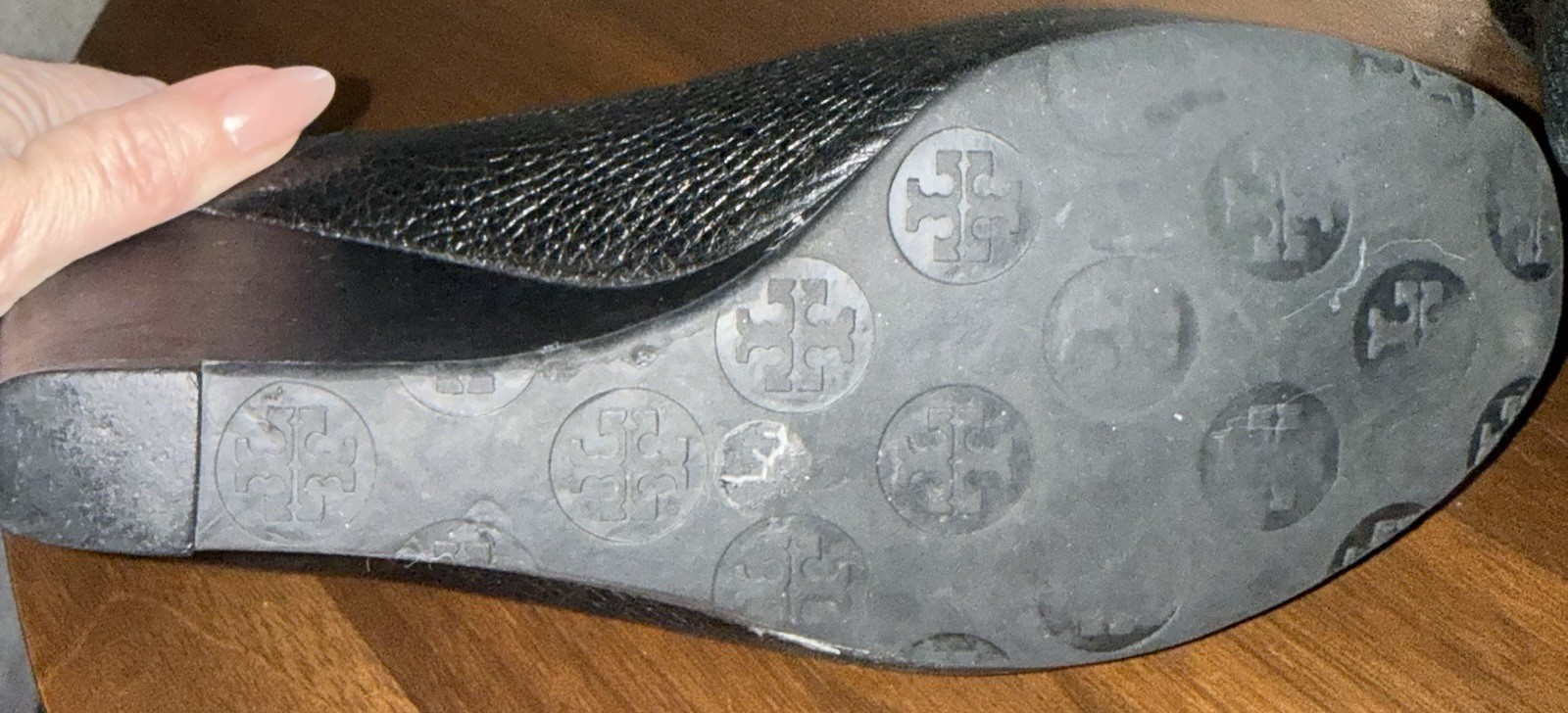 Women’s Tory Burch Black Pebbled Leather Peep Open Toe Wedges Sandals Pumps 8.5 thumbnail 9