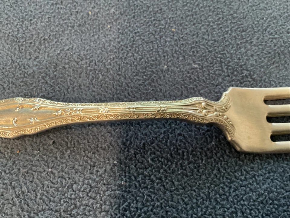 Tenedor de cena International Duchess de plata de ley de 7 pulgadas Foto 3 de 4